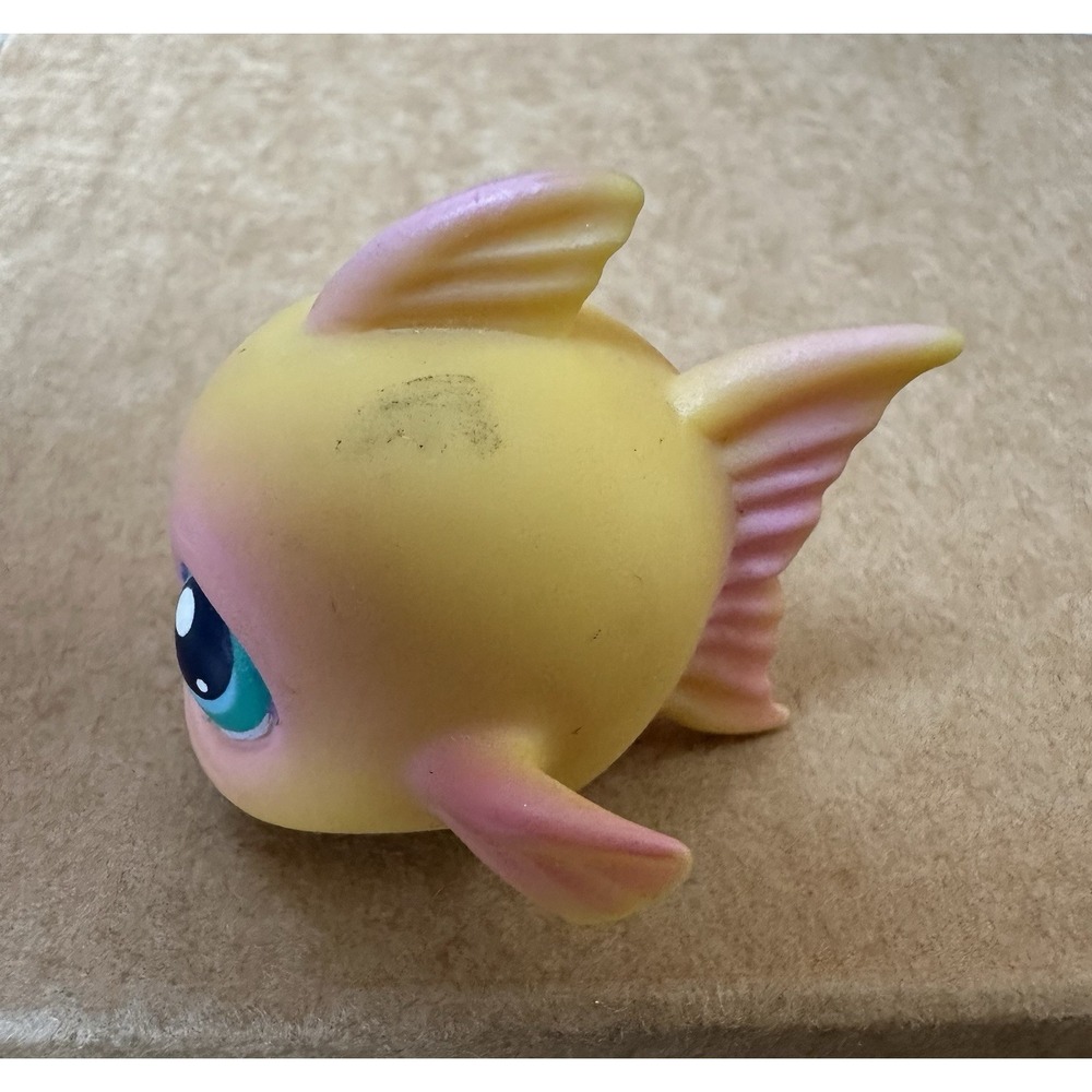 Littlest Pet Shop Fish Yellow And Pink With Blue Green Eyes - Picture 8 of 16